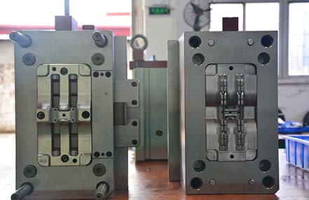  哪些因素會(huì)影響塑膠模具的壽命呢？