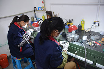 塑膠精密模具制造中常用的拋光方法有哪些？