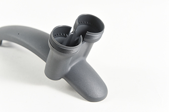 塑膠模具注塑加工選擇注塑機(jī)時應(yīng)該注意什么呢？