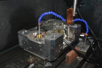 塑料注塑模具加工，十年如一日的堅(jiān)持