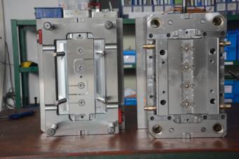 塑料注塑模具對(duì)模架的要求有哪些？