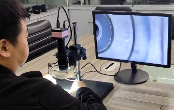 塑膠模具加工廠家精密產(chǎn)品及模具量測需求，新增一臺投影儀